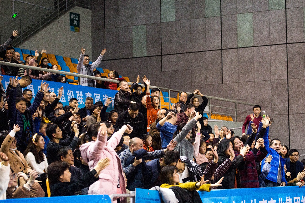 关于球迷热情高涨,期待豪华巅峰对决的信息 关于球迷热情高涨,期待豪华巅峰对决的信息