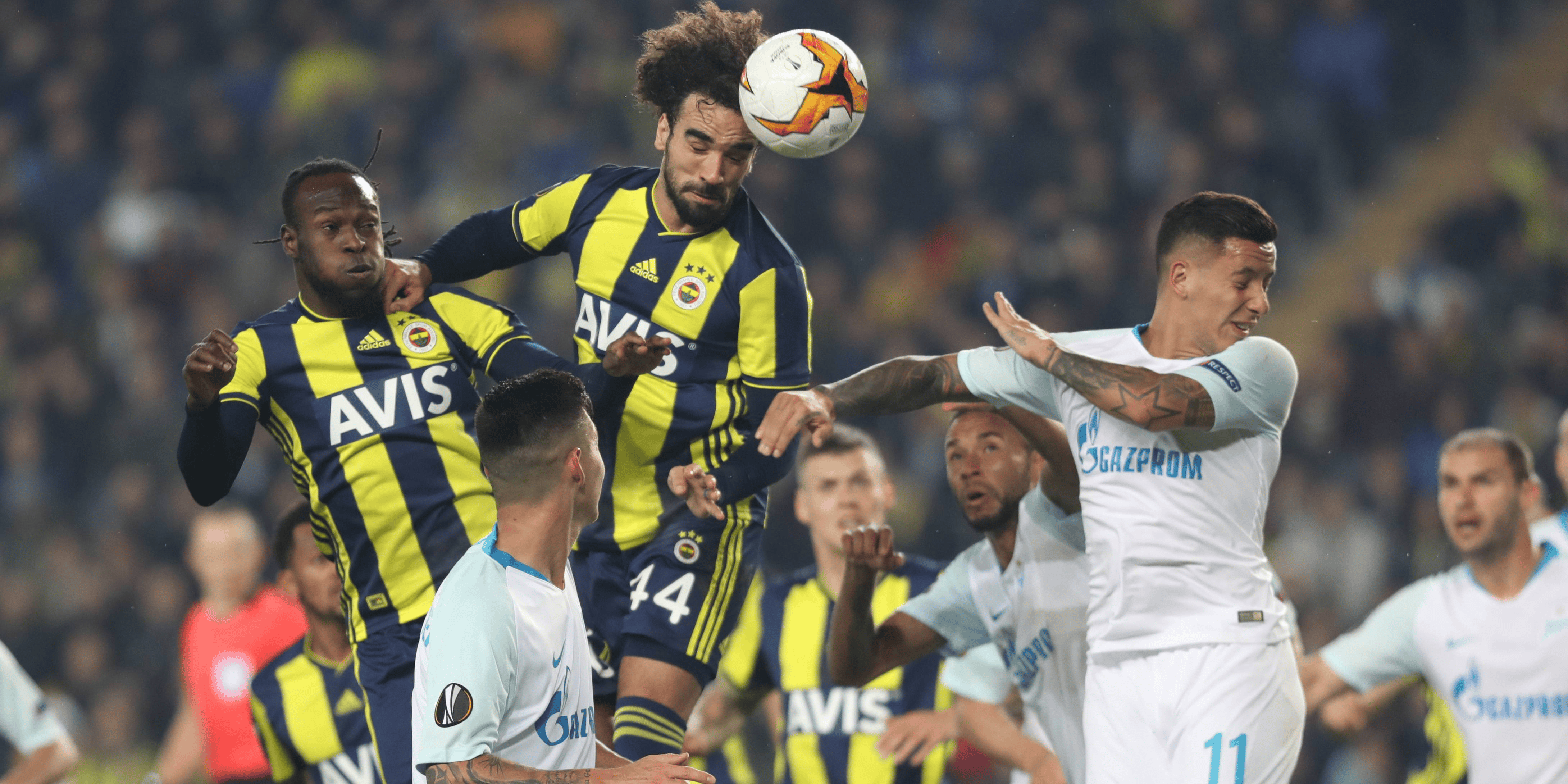 包含聚焦联赛最新进展，球队实力较量争夺胜利的词条