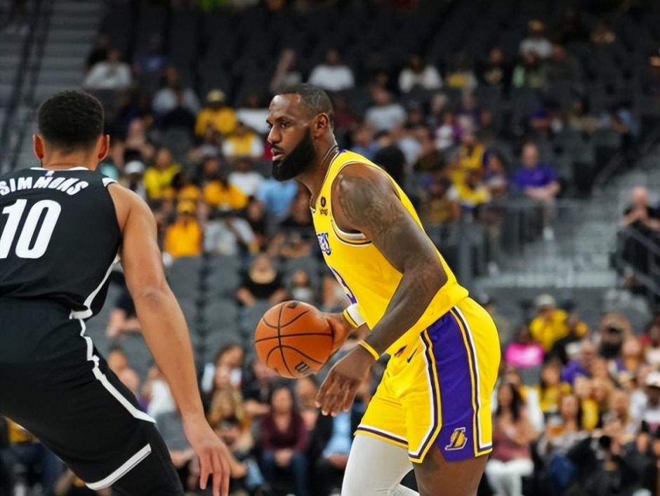 詹姆斯压哨进球！湖人总决赛首胜