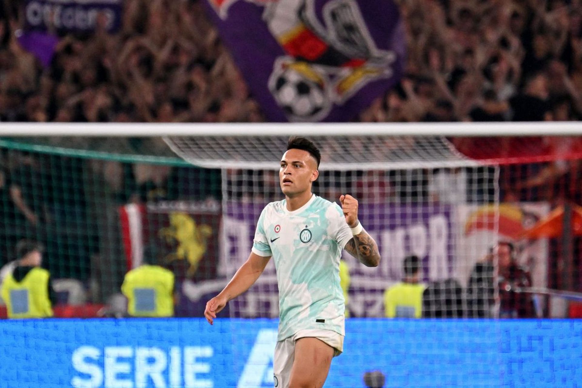 开云平台-佛罗伦萨前锋梅开二度，领队队伍赢球的简单介绍