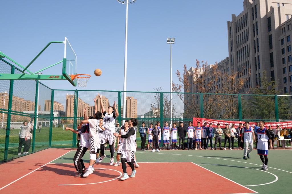 包含大赛压轴战赛制激烈，球员斗志昂扬的词条