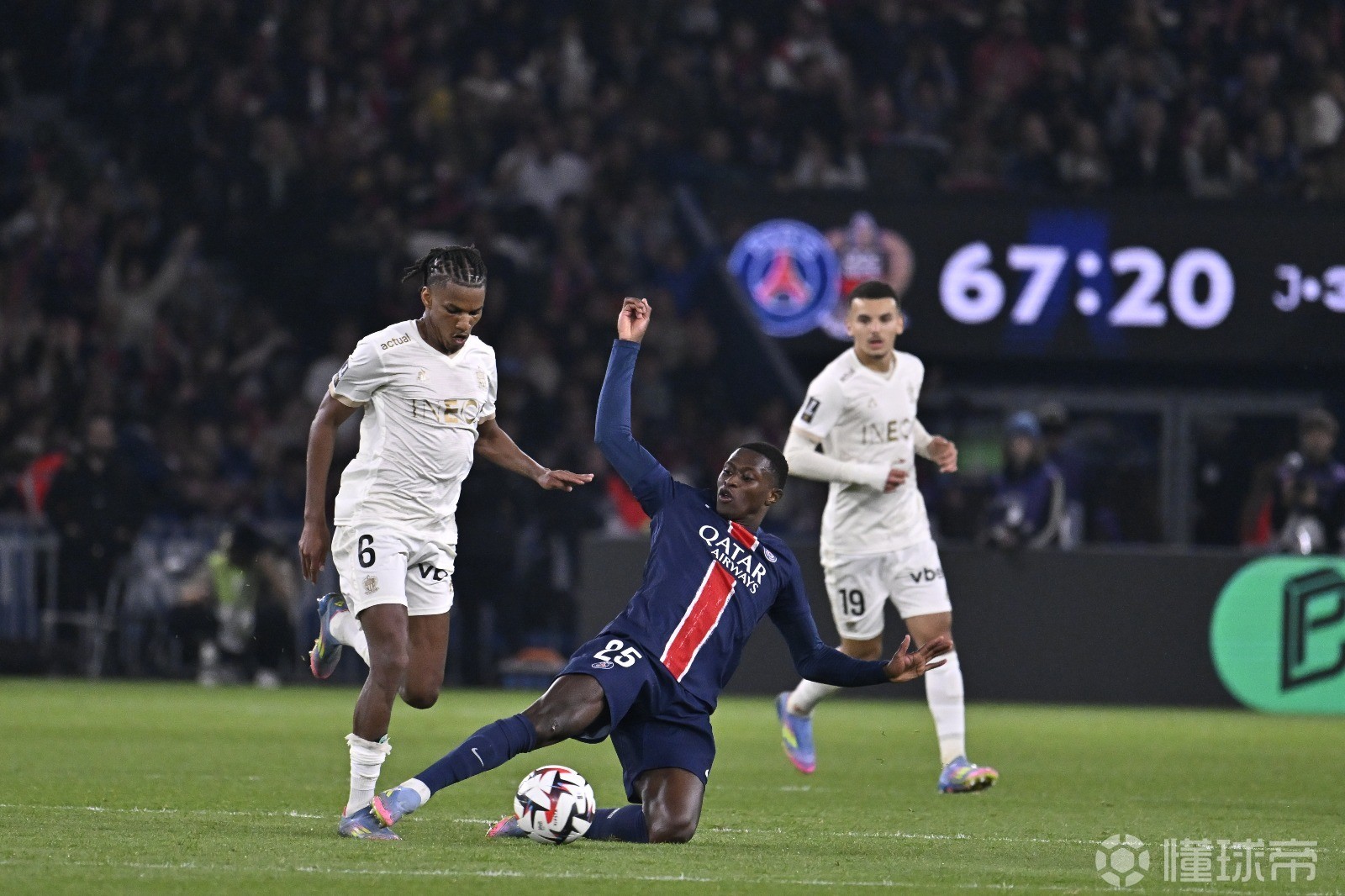 关于法甲球队后防线稳固,保持不败纪录的信息 关于法甲球队后防线稳固,保持不败纪录的信息