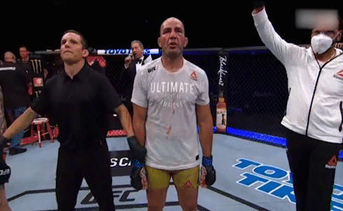 包含老将发威，带领球队赢得决赛入场券的词条