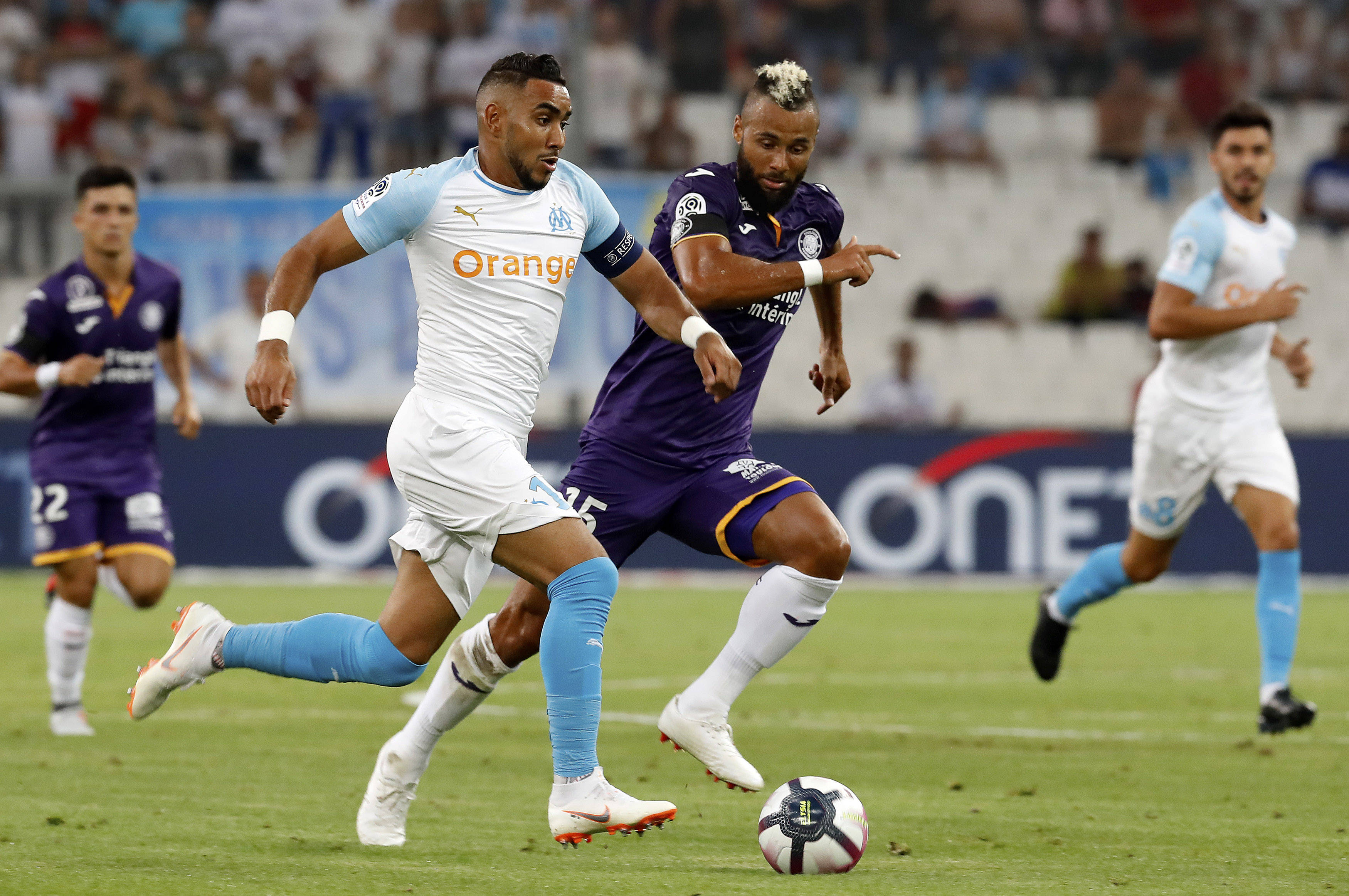 阿森纳客场击败哈德斯菲尔德,获得三分 阿森纳客场击败哈德斯菲尔德,获得三分