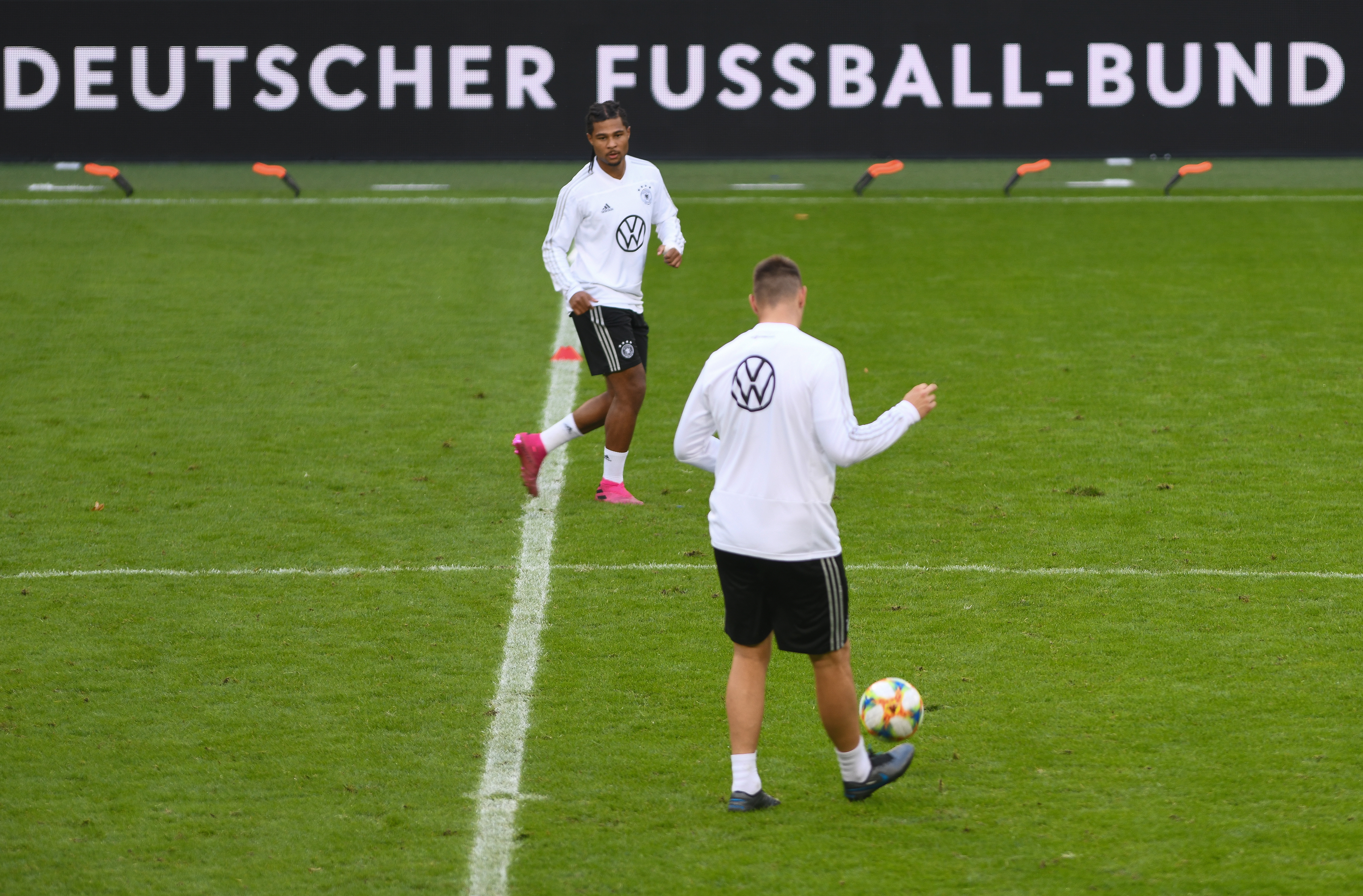 克日共和国备战欧锦赛预选赛，冲击出线！的简单介绍