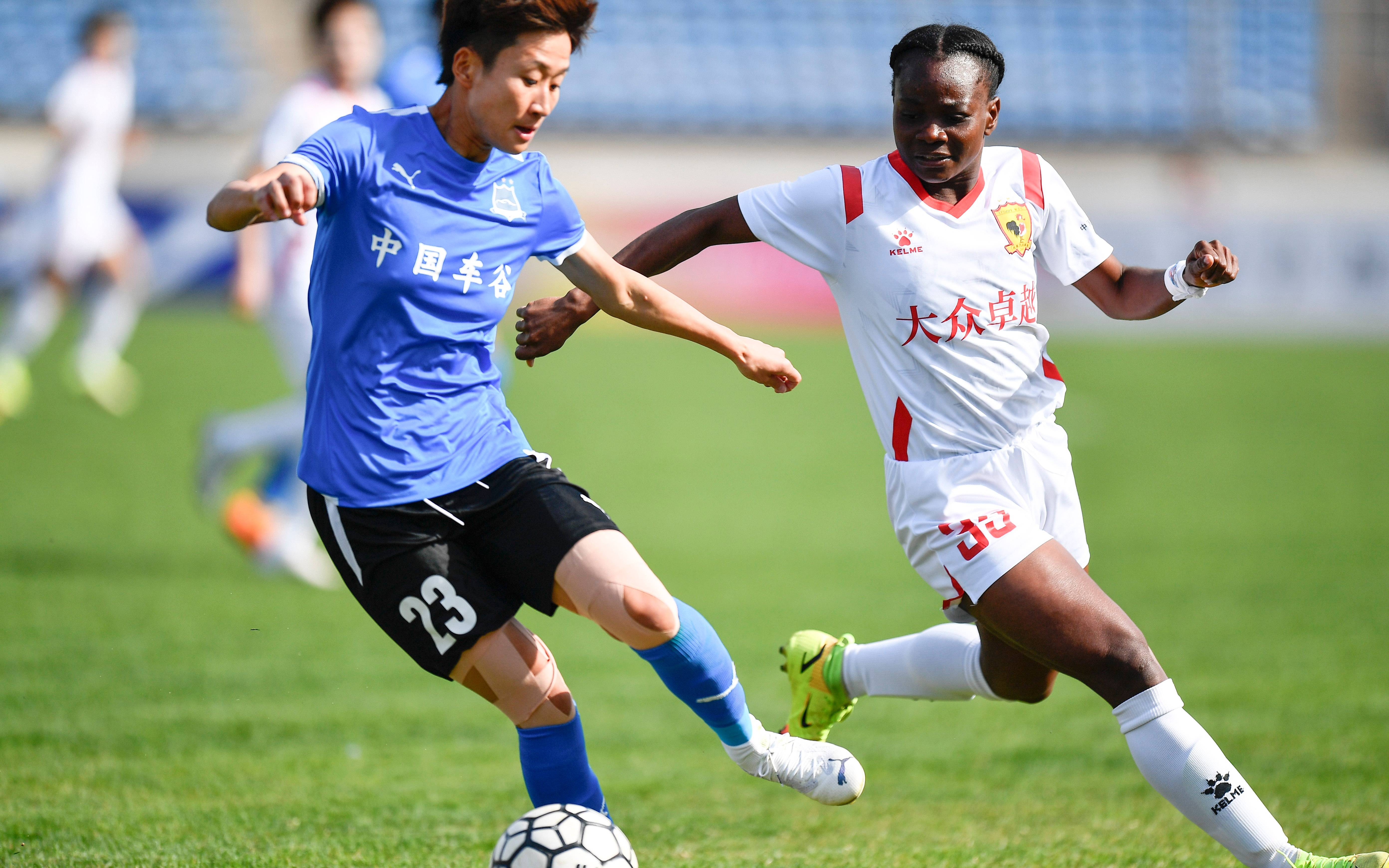 包含选手表现稳定,女足比赛赛场精彩纷呈、球迷欣喜观望的词条 包含选手表现稳定,女足比赛赛场精彩纷呈、球迷欣喜观望的词条