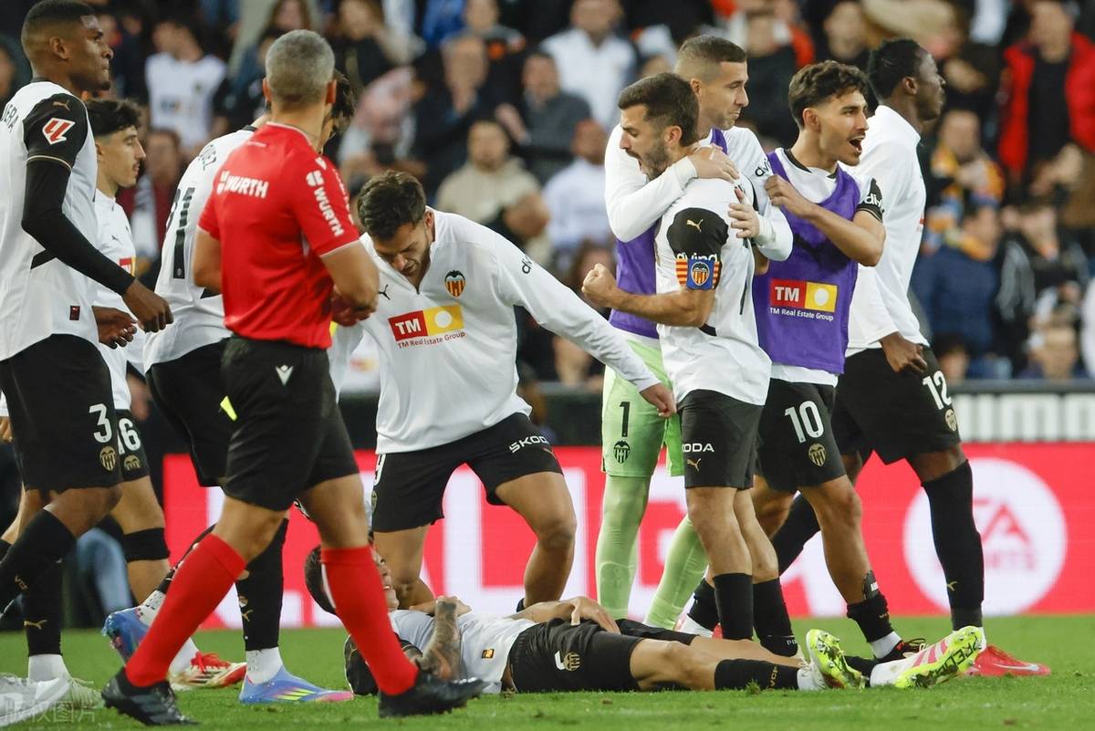 联赛进入关键阶段,球队火力全开 联赛进入关键阶段,球队火力全开