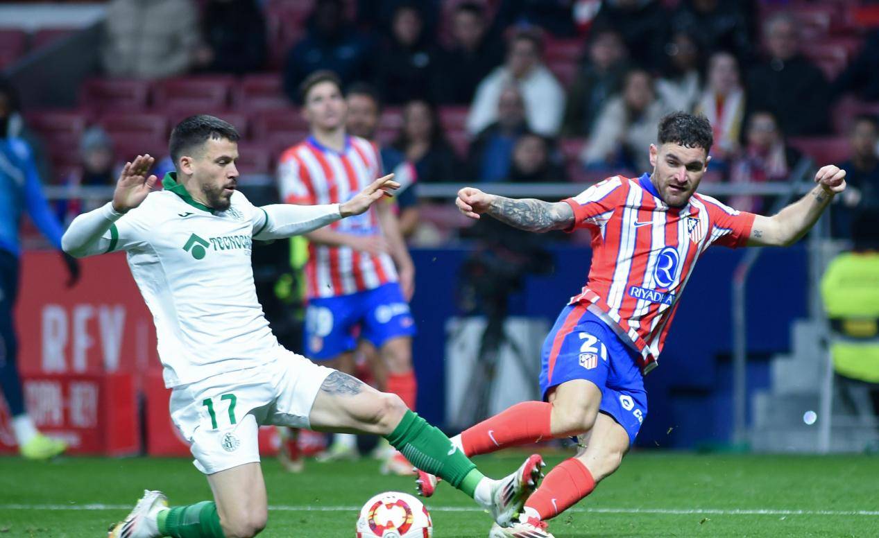 西班牙队球员发挥出色,获得比赛胜利 西班牙队球员发挥出色,获得比赛胜利