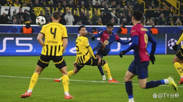多特蒙德防线失误，导致丢球惨案