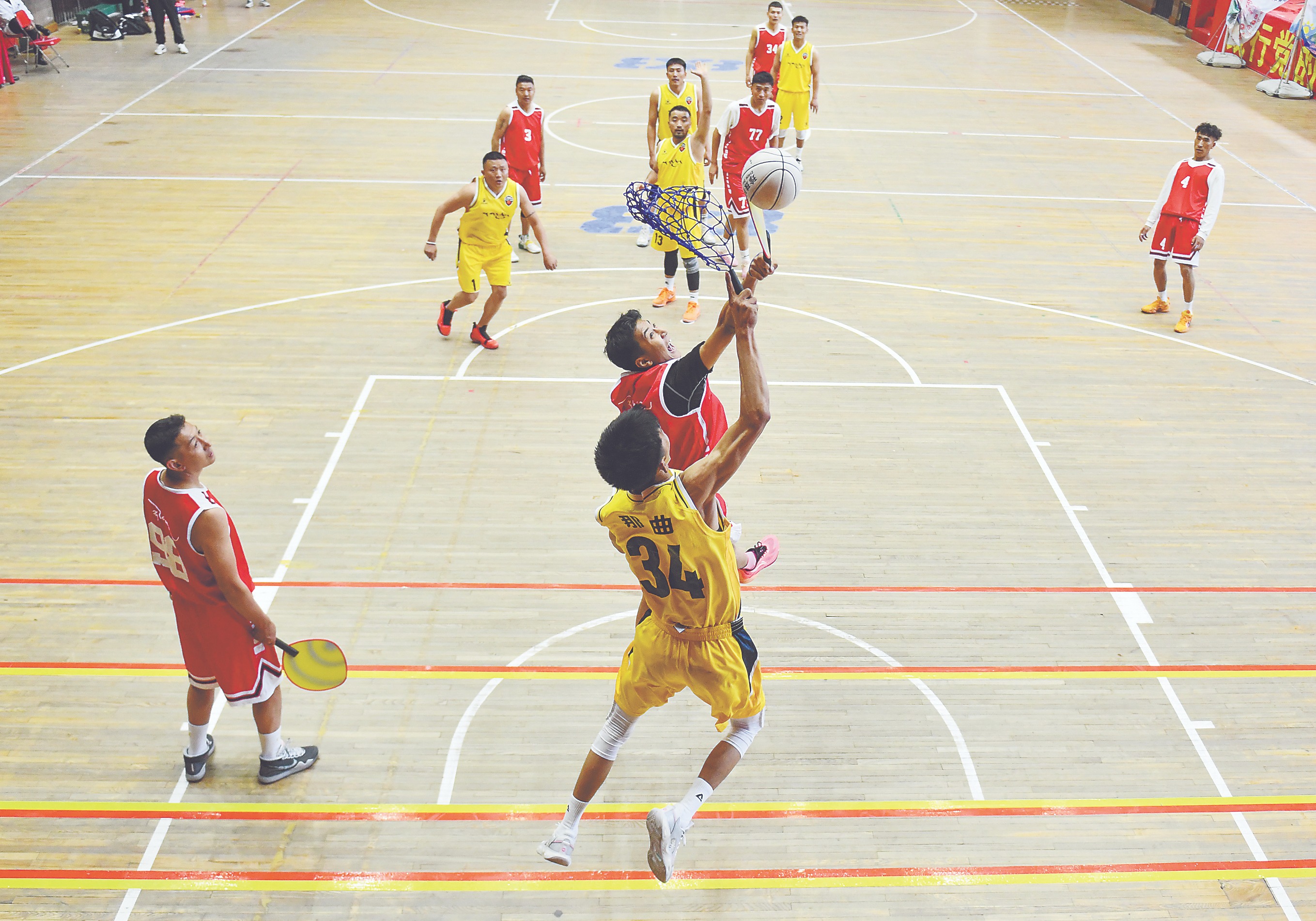 体育竞技场上的激情燃烧,球员们敢于拼搏 体育竞技场上的激情燃烧,球员们敢于拼搏