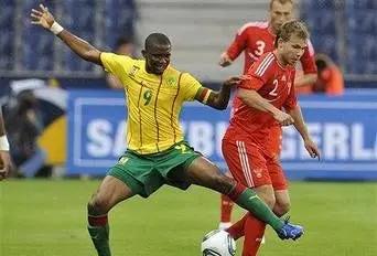 国际足球赛场上连续发生意外事件 国际足球赛场上连续发生意外事件