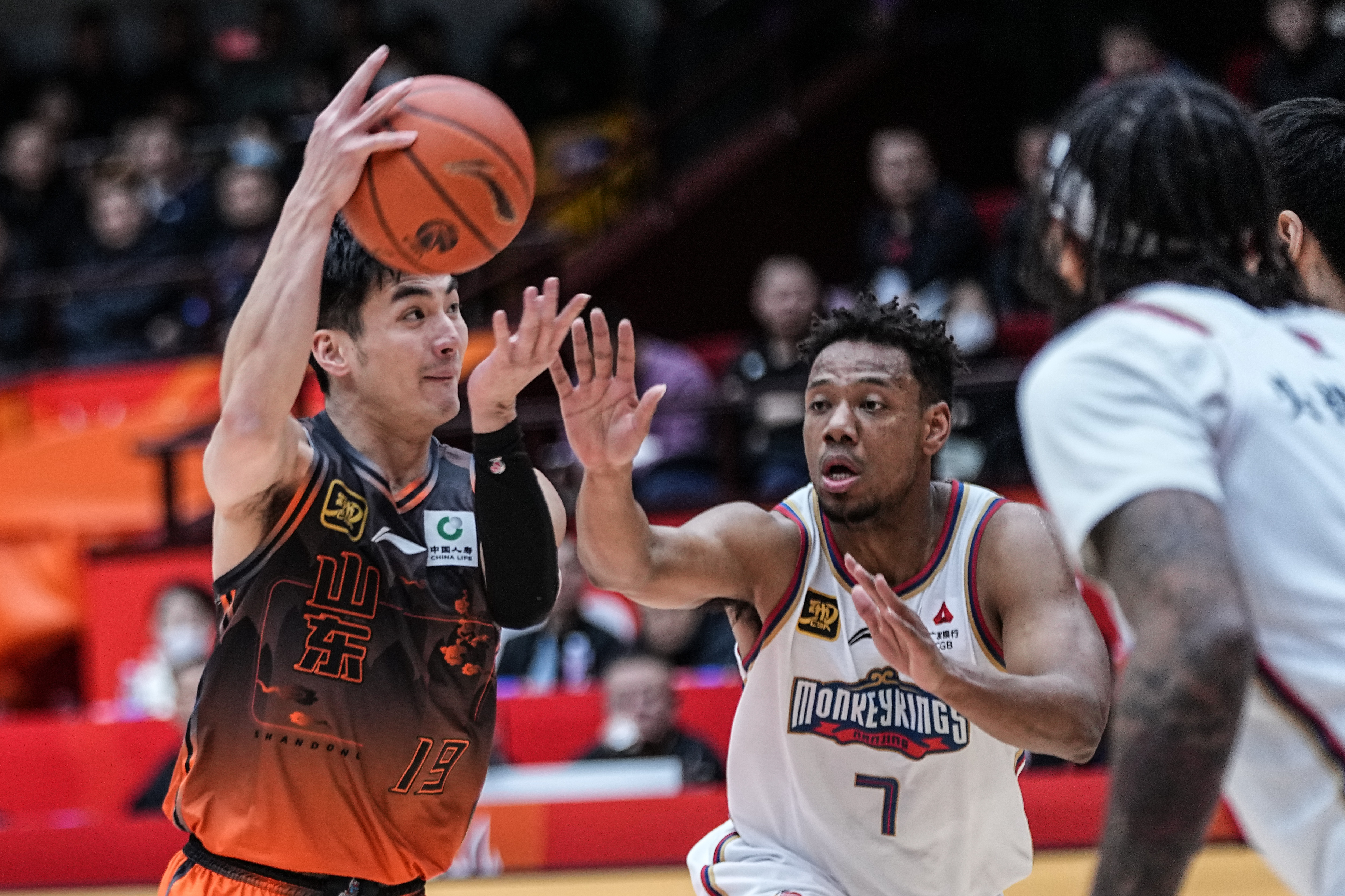 山东男篮战胜江苏队,士气大振 山东男篮战胜江苏队,士气大振