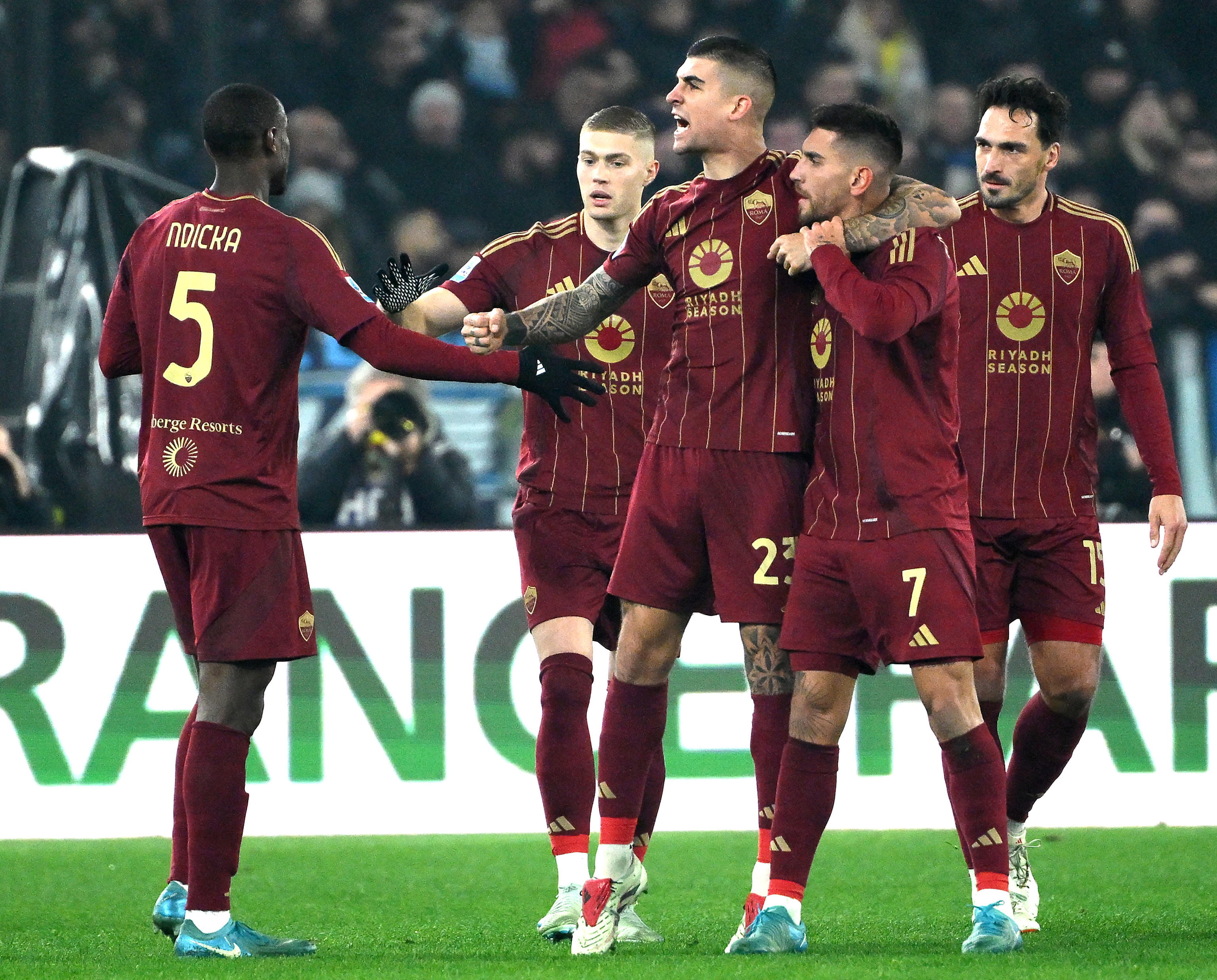 意大利斩获小组赛胜利,挺进淘汰赛 意大利斩获小组赛胜利,挺进淘汰赛