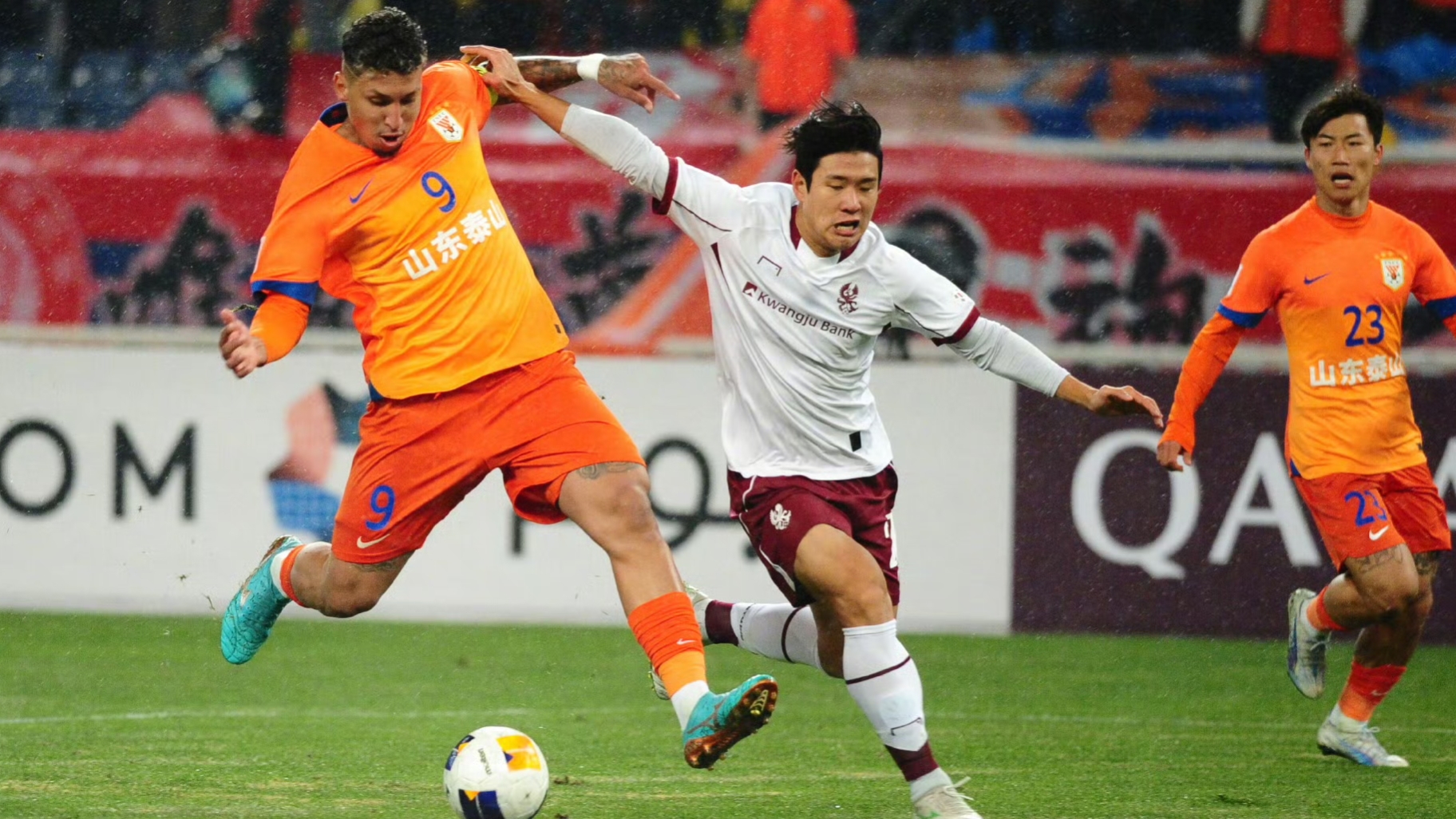 赛场上球员技艺的高超表现令人叹为观止的简单介绍 赛场上球员技艺的高超表现令人叹为观止的简单介绍