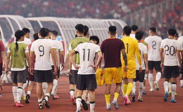 赛场上球员拼尽全力,为奋斗目标的简单介绍 赛场上球员拼尽全力,为奋斗目标的简单介绍