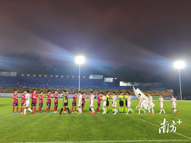 足球盛宴,热血对决搅动阵阵风暴 足球盛宴,热血对决搅动阵阵风暴