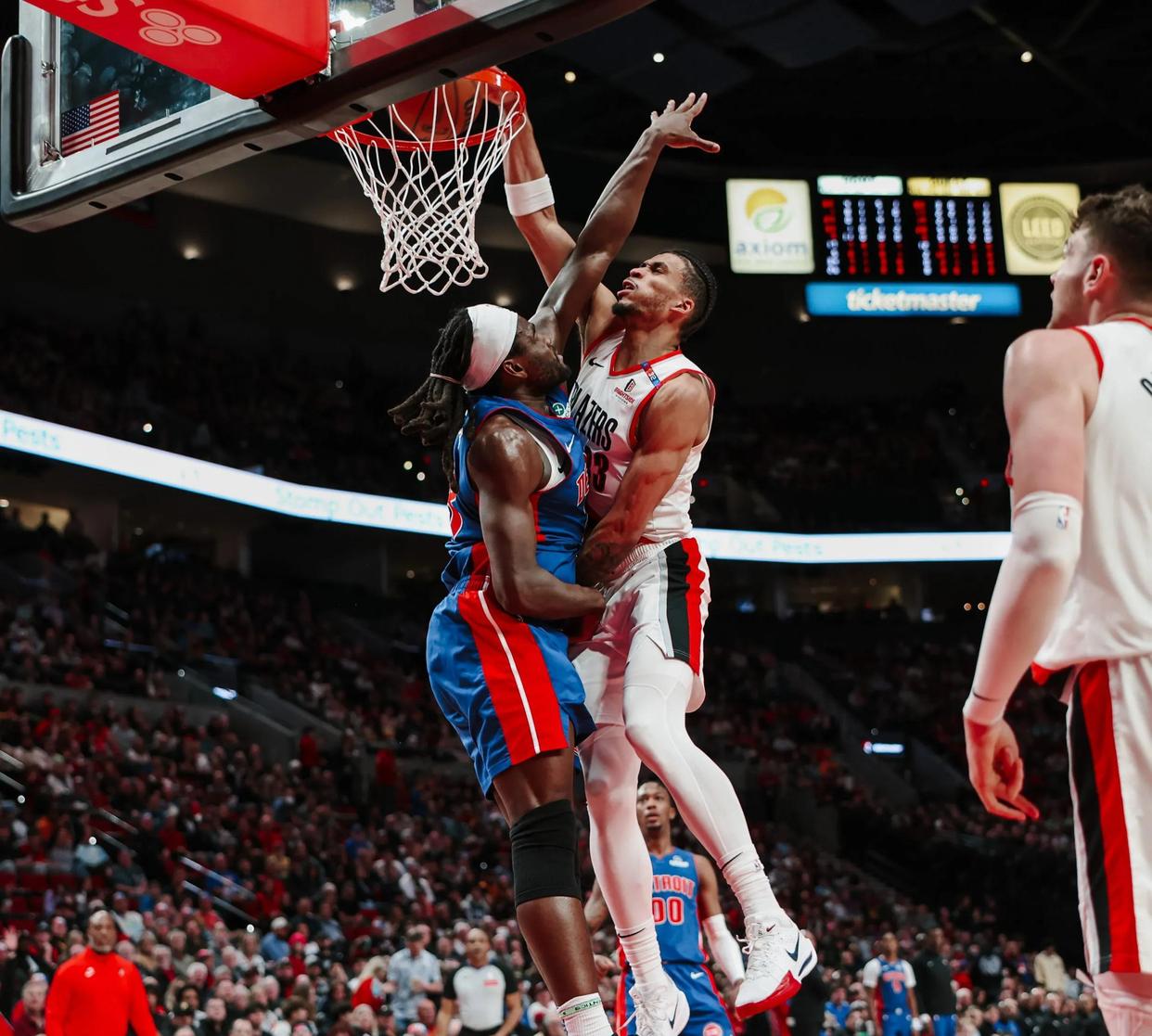 开拓者队替补爆发,帮助球队赢得比赛 开拓者队替补爆发,帮助球队赢得比赛