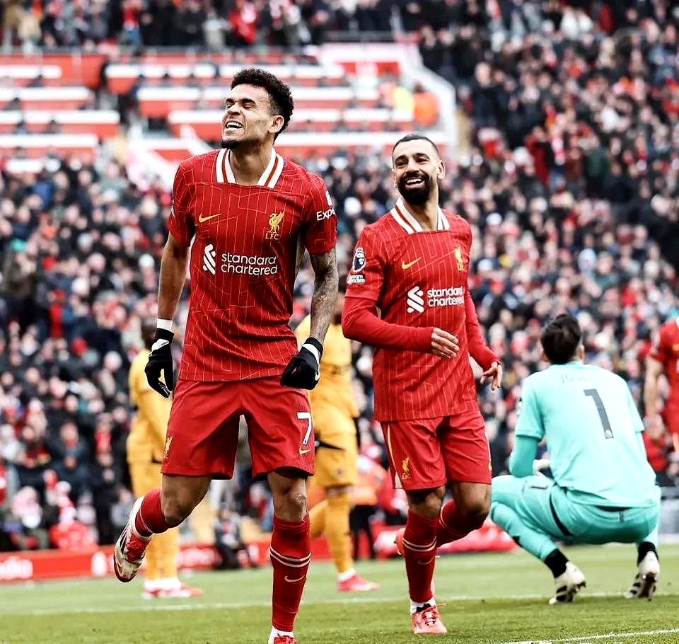 穿越重重困难!球队摘得胜利 穿越重重困难!球队摘得胜利