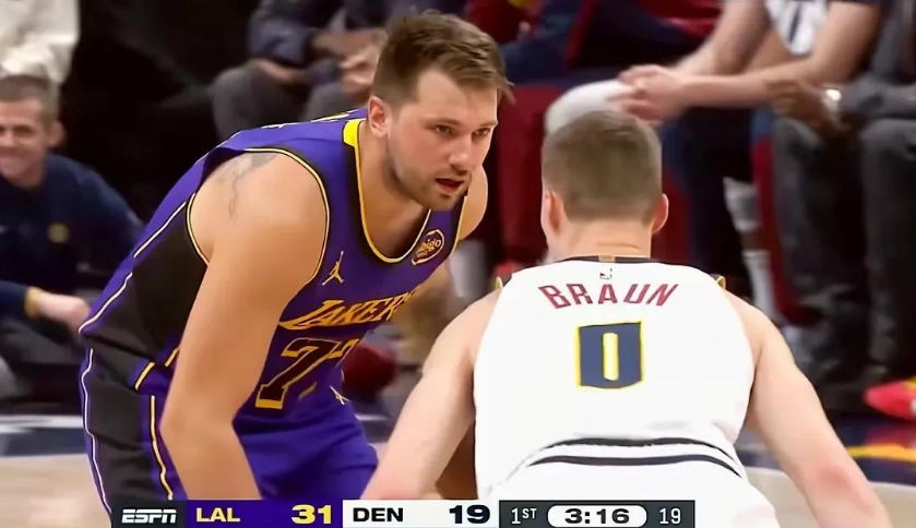 开云体育入口-甘冈客场惨败里昂，连胜遭遇终结