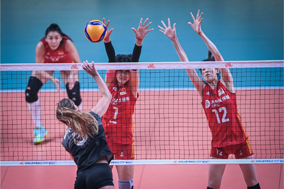 集体配合完美：加拿大排球队力夺冠军