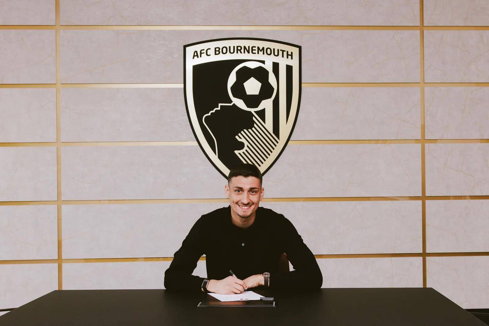 切尔西主场逼平伯恩茅斯,保持不败记录 切尔西主场逼平伯恩茅斯,保持不败记录