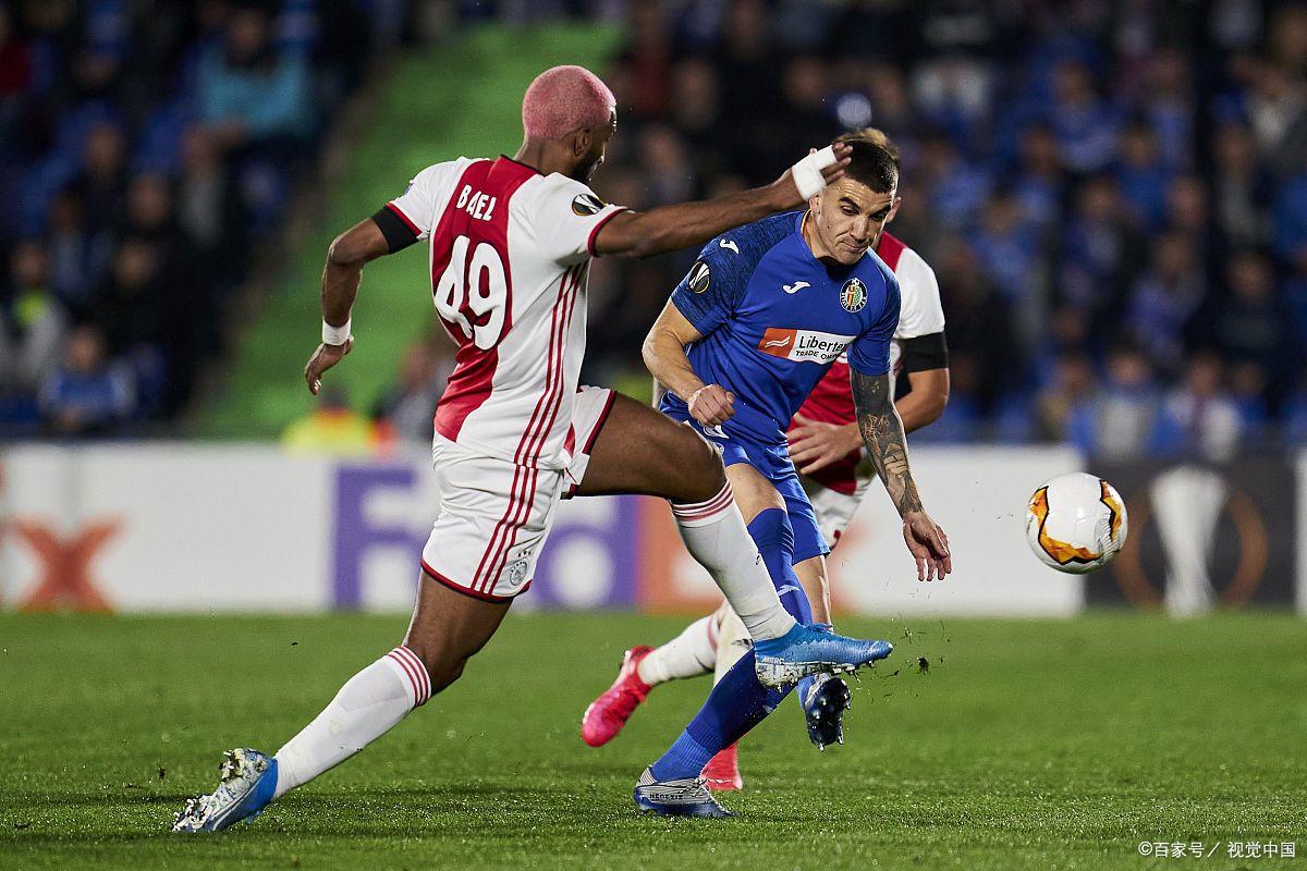 包含阿贾克斯对阵奥格斯堡，争夺荷甲联赛桂冠的词条