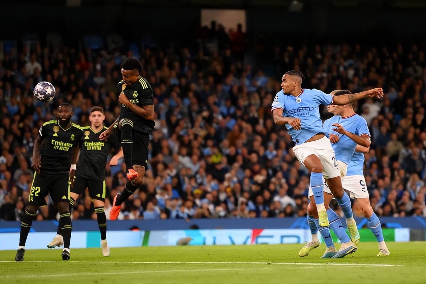 皇马遭遇惨败无缘欧冠四强 皇马遭遇惨败无缘欧冠四强