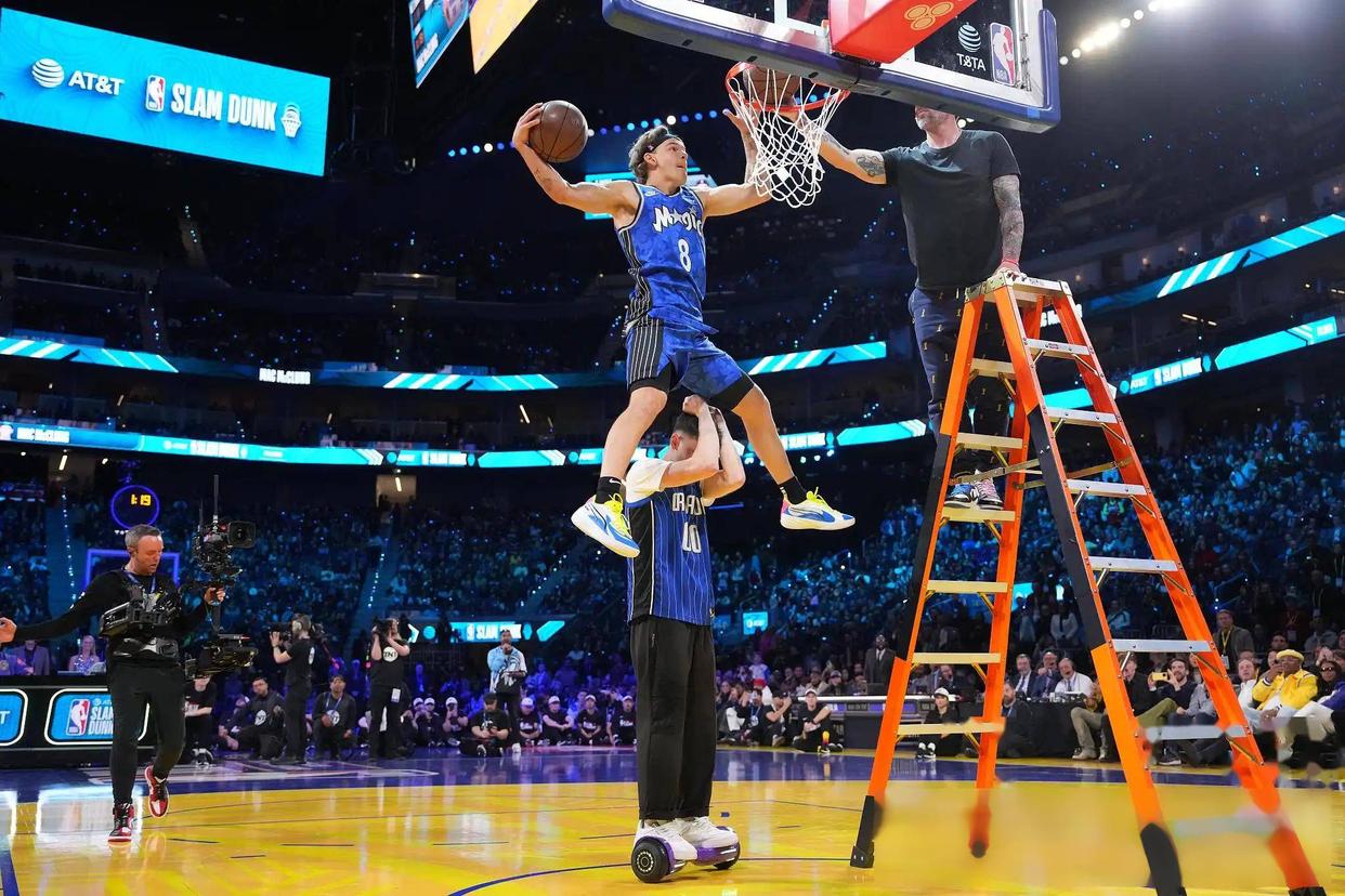 包含看点十足!明星球员轮番上阵的词条 包含看点十足!明星球员轮番上阵的词条