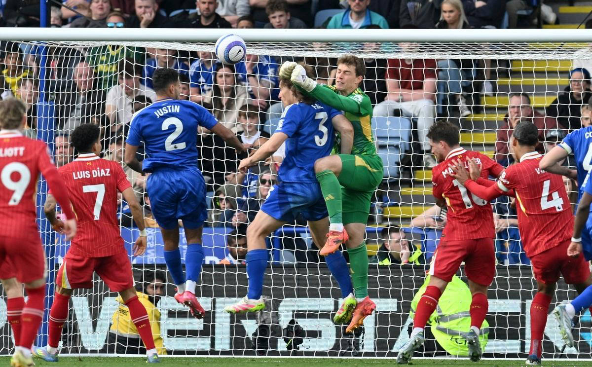 利物浦豪取三分,继续保持领先 利物浦豪取三分,继续保持领先