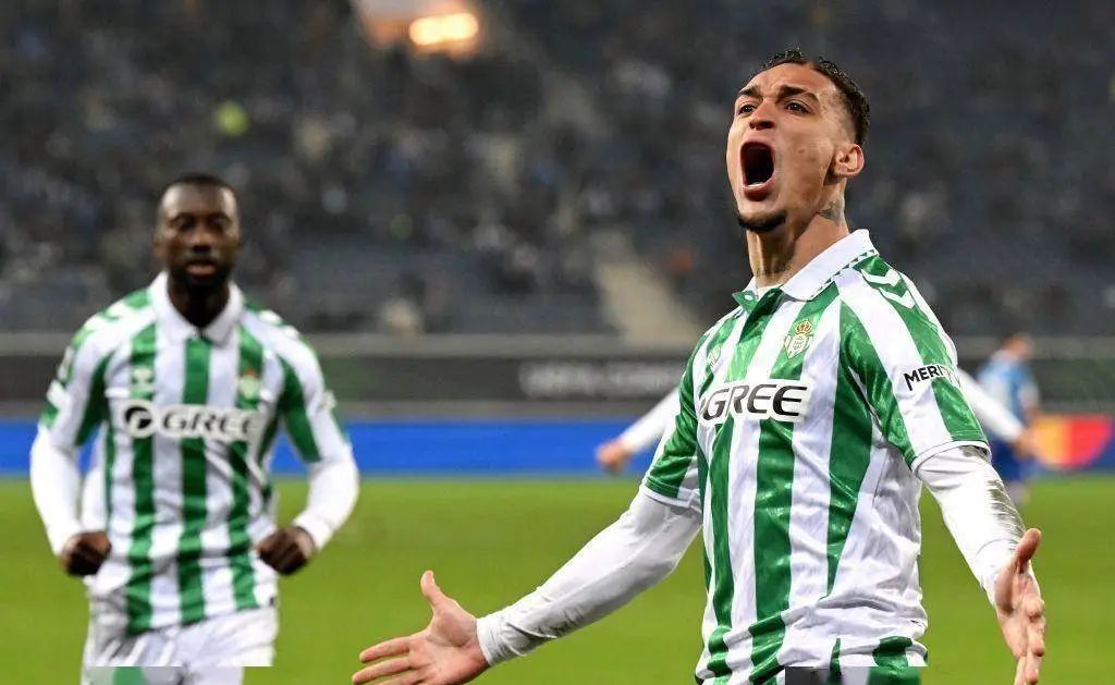 开云体育app-那不勒斯门将表现稳定，帮助球队赢得胜利