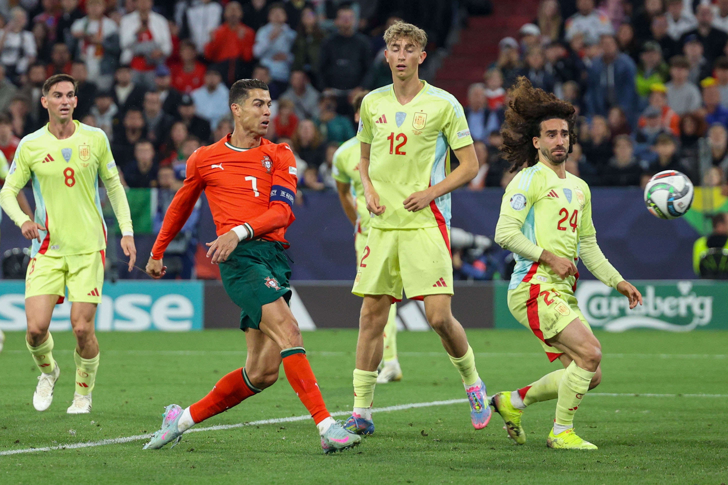 包含罗马尼亚主场大胜葡萄牙,锁定欧洲国家杯冠军头名的词条 包含罗马尼亚主场大胜葡萄牙,锁定欧洲国家杯冠军头名的词条