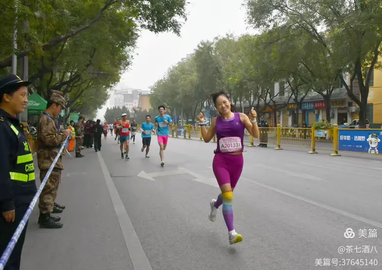 风起云涌!顶尖运动员斗志昂扬冲向胜利的简单介绍 风起云涌!顶尖运动员斗志昂扬冲向胜利的简单介绍