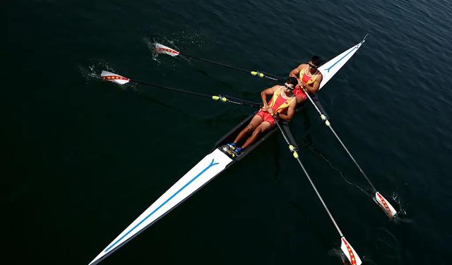 赛艇女子双人双桨半决赛:黄粤平夺冠 赛艇女子双人双桨半决赛:黄粤平夺冠