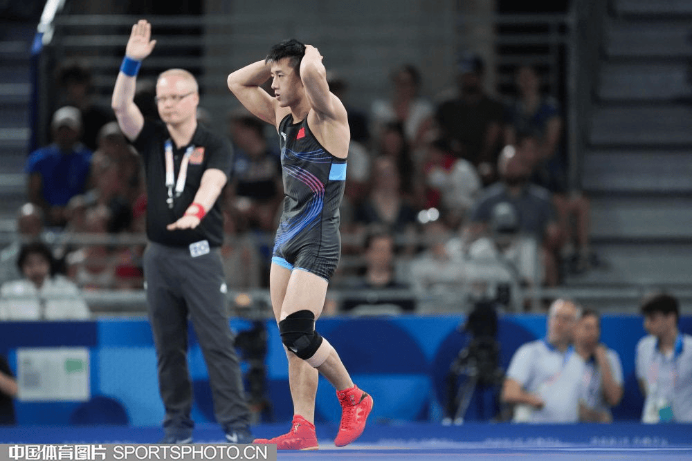 美国花样游泳队惊艳亮相,表演华丽夺得金牌 美国花样游泳队惊艳亮相,表演华丽夺得金牌