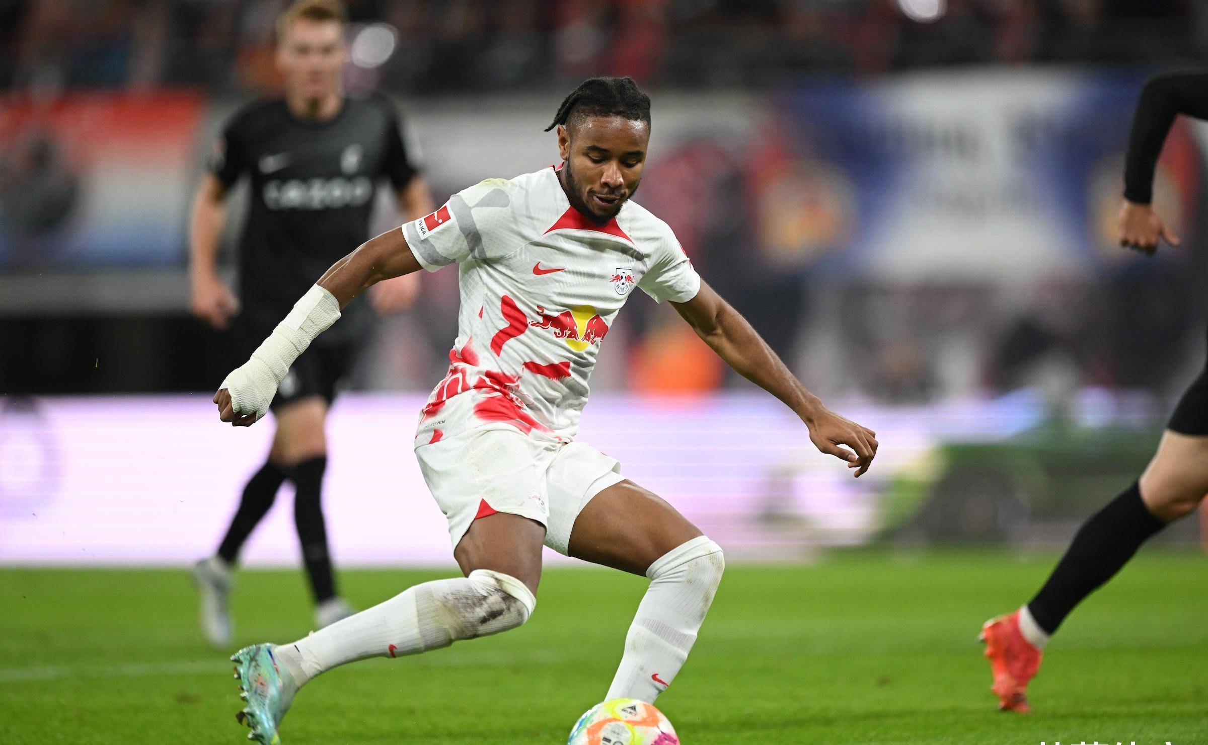 沙尔克客场逆转胜斯图加特，终结连败