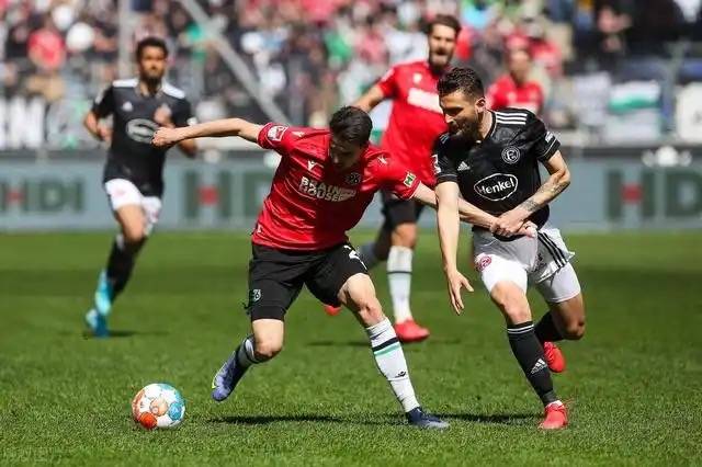 汉诺威战术调整,迎来一场胜利 汉诺威战术调整,迎来一场胜利