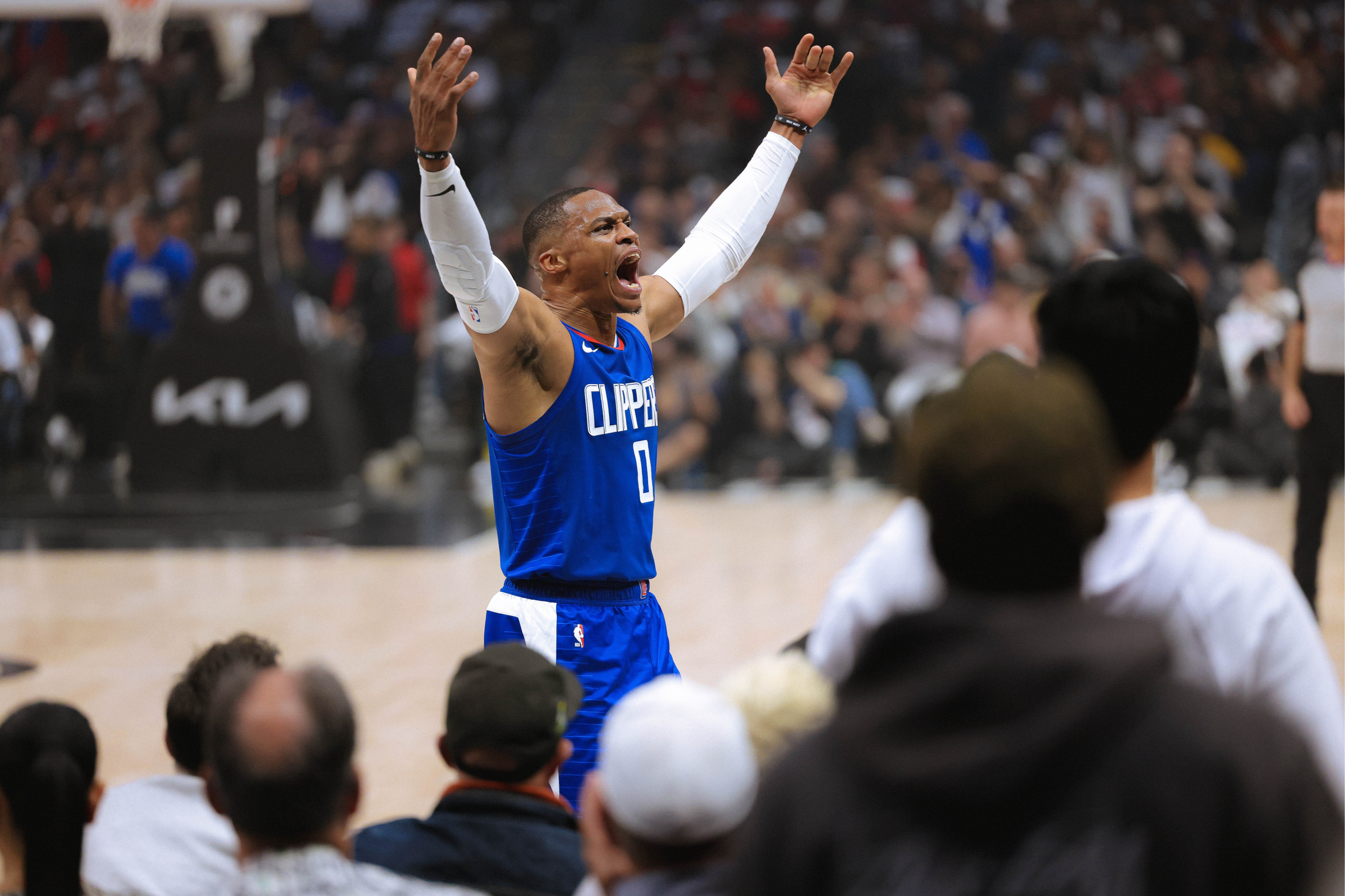 猛龙主场迎战快船,胜者将迈向辉煌的简单介绍 猛龙主场迎战快船,胜者将迈向辉煌的简单介绍