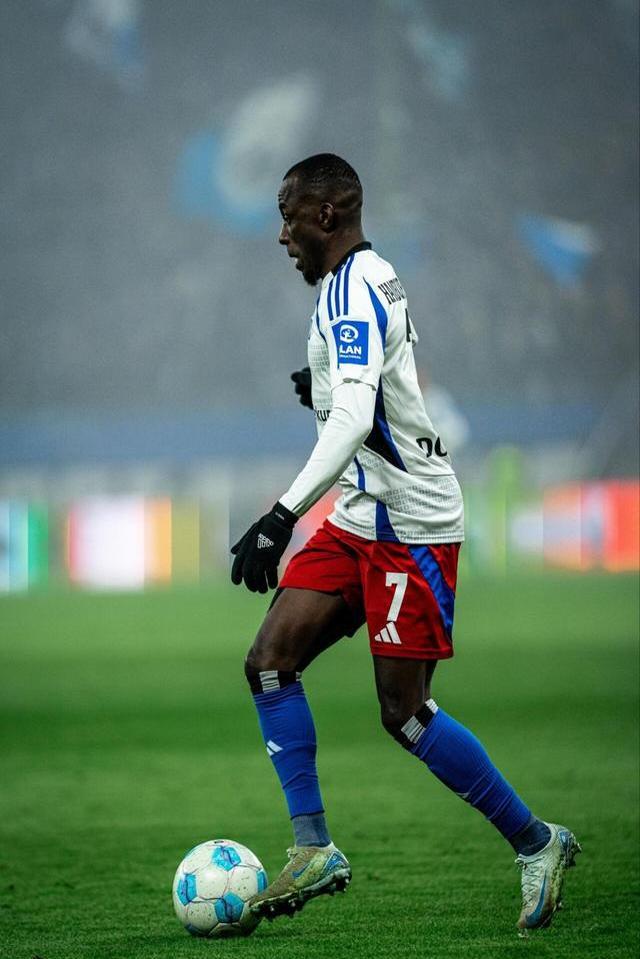 汉堡队在德国联赛中踢出抢眼表现 汉堡队在德国联赛中踢出抢眼表现