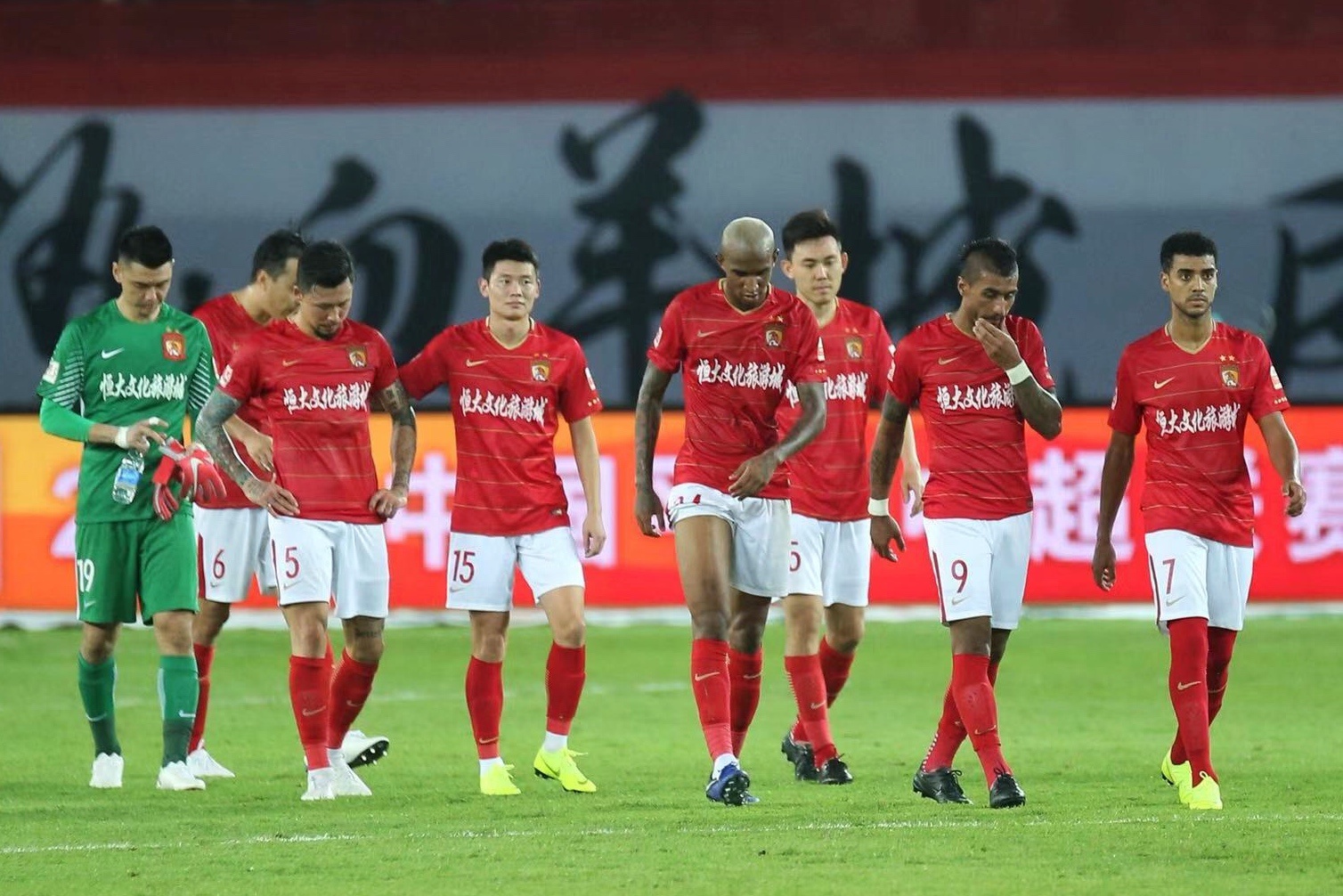 关于上海上港遭遇连败,备战需全面检讨的信息 关于上海上港遭遇连败,备战需全面检讨的信息