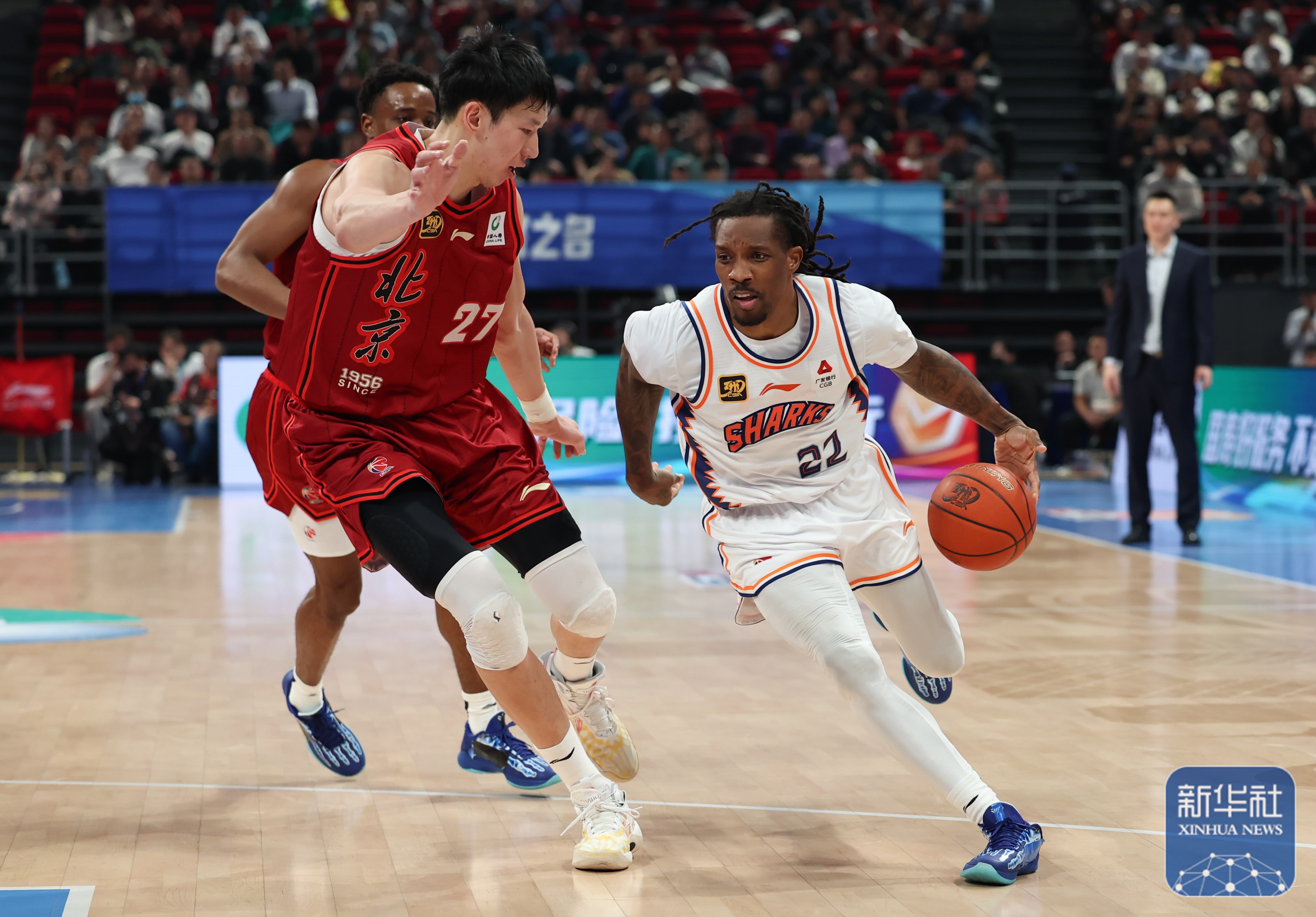 体育精彩瞬间：球员们斗志昂扬迎战挑战