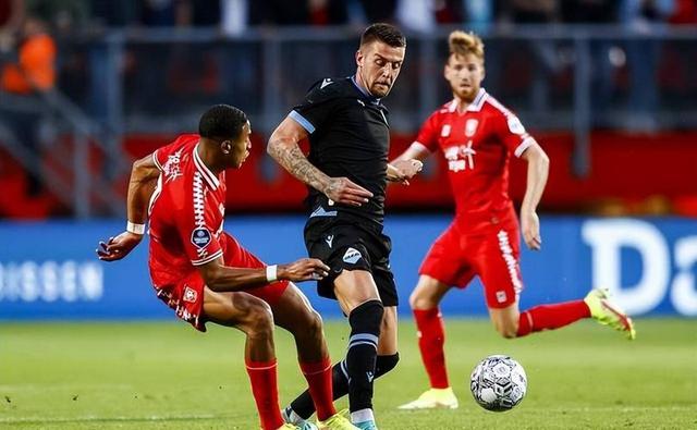 曼联惨败止步,欧冠赛场无缘淘汰赛的简单介绍 曼联惨败止步,欧冠赛场无缘淘汰赛的简单介绍