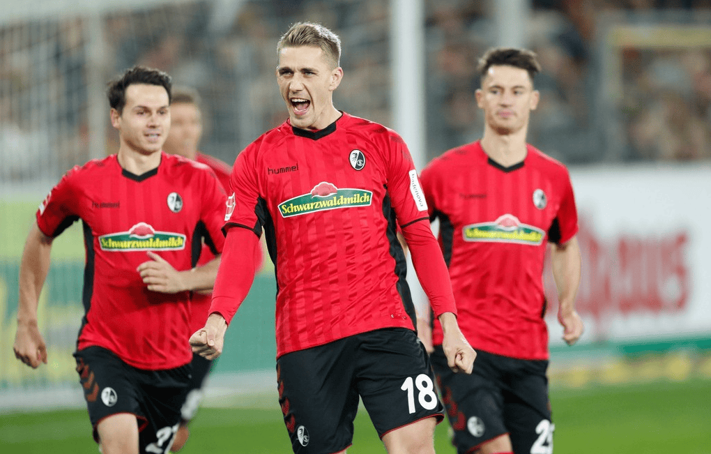 斯图加特横扫对手,实力得到充分展现 斯图加特横扫对手,实力得到充分展现