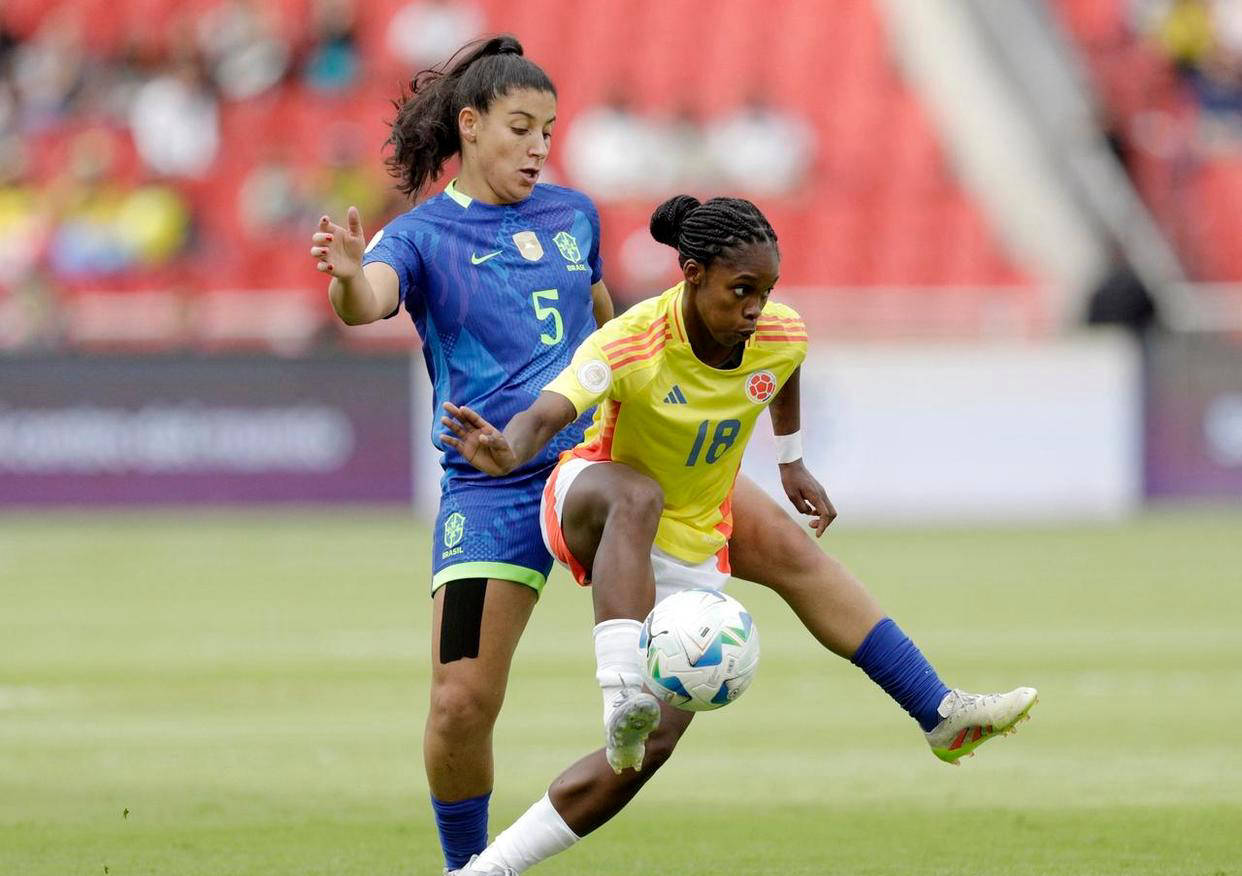 哥伦比亚女足王者归来，再获冠军头衔
