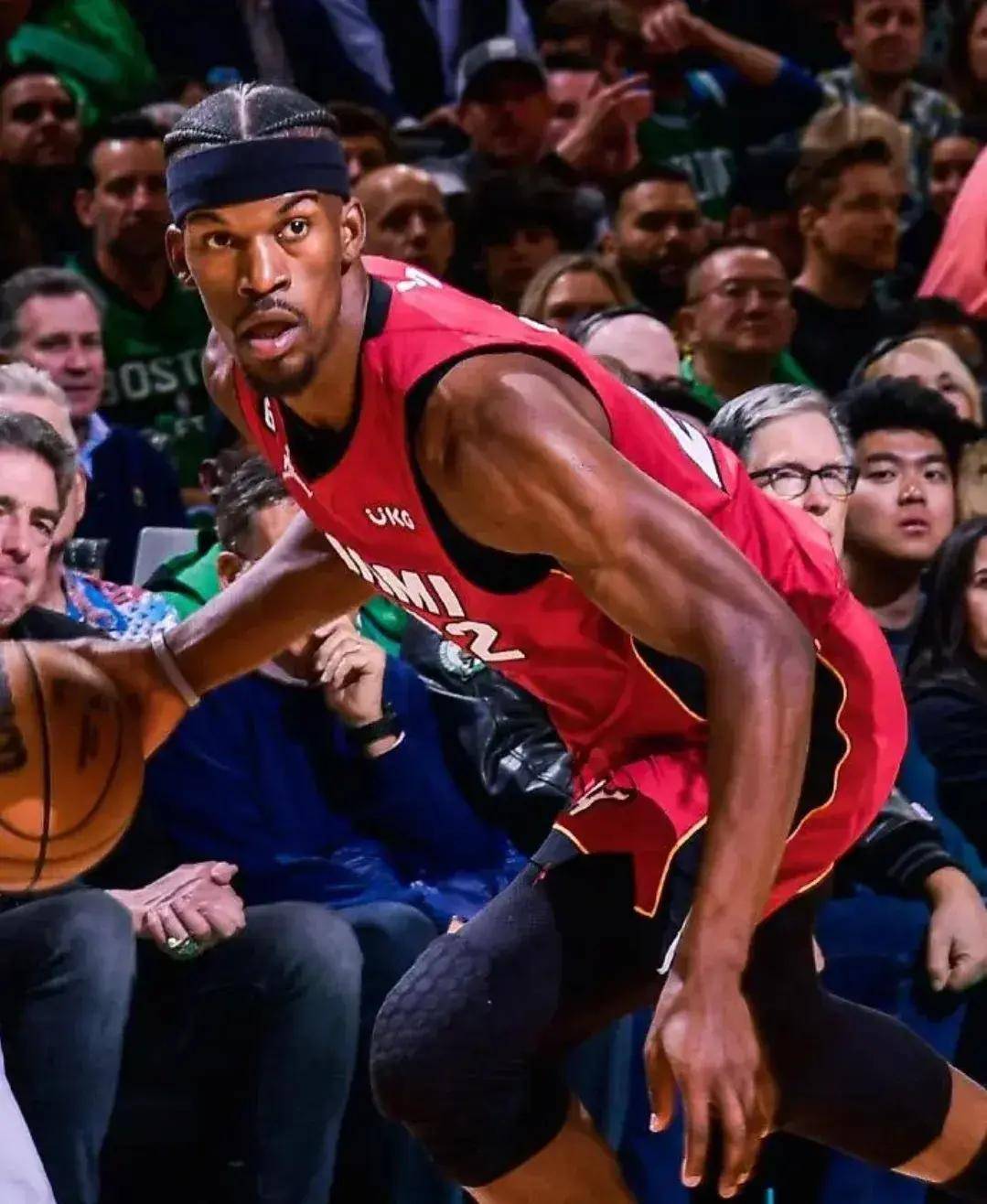 凯尔特人客场大胜奇才,继续领跑东部 凯尔特人客场大胜奇才,继续领跑东部