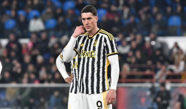 尤文图斯压制对手,轻松晋级淘汰赛 尤文图斯压制对手,轻松晋级淘汰赛