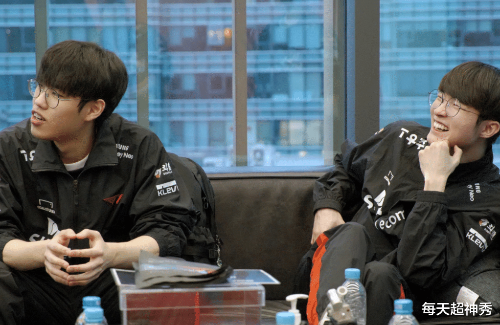 BRO绝杀T1,Bin完成史诗逆转强强对话半决赛,让粉丝疯狂欢呼 BRO绝杀T1,Bin完成史诗逆转强强对话半决赛,让粉丝疯狂欢呼