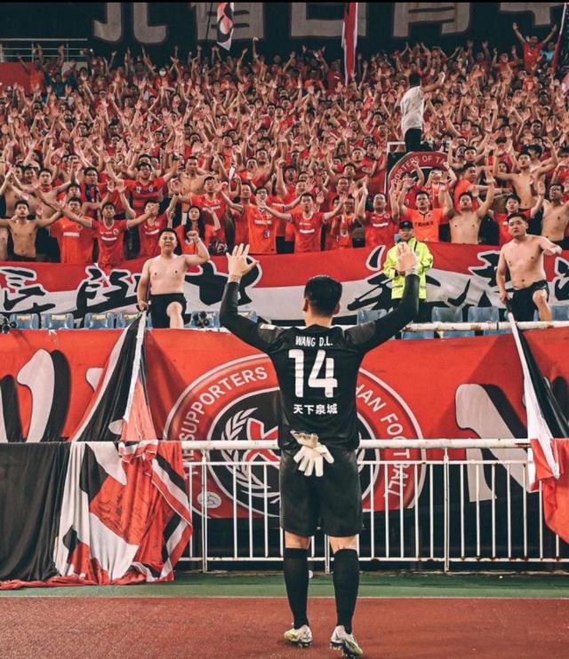 强队连胜引发球迷狂热,全民关注的简单介绍 强队连胜引发球迷狂热,全民关注的简单介绍