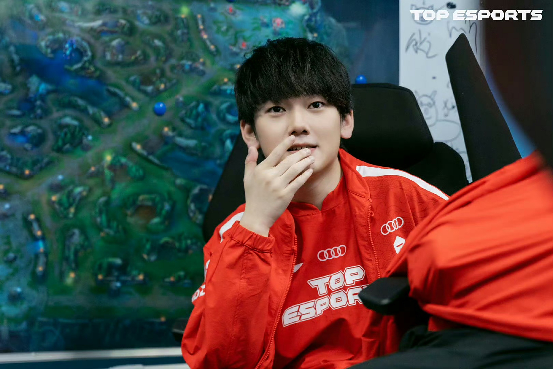 EDG鏖战WBG,Clid团战一打五焦点之战小组赛,锁定晋级资格 EDG鏖战WBG,Clid团战一打五焦点之战小组赛,锁定晋级资格