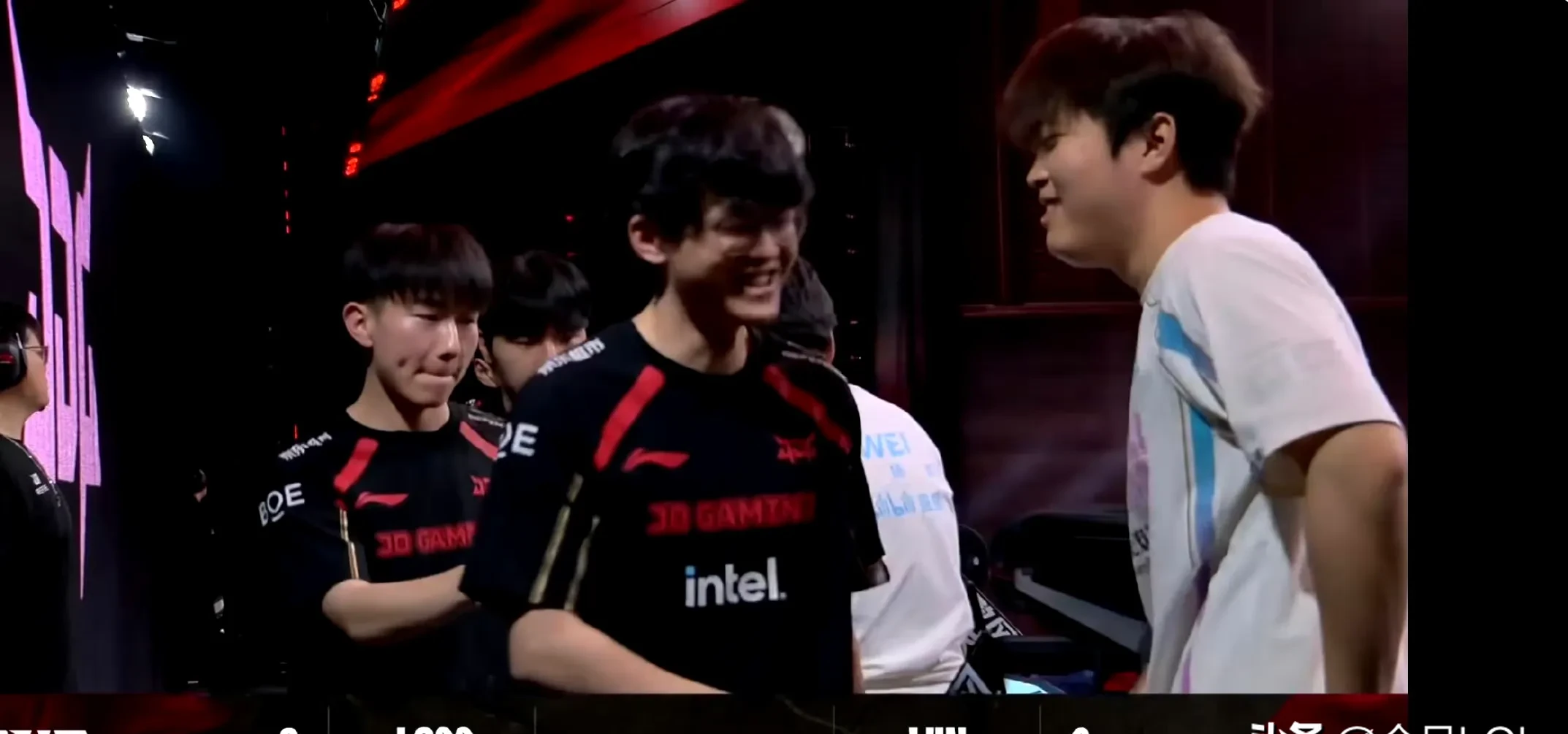 TES险胜RNG,Bin打出惊人五杀焦点之战四强赛,留下经典瞬间的简单介绍 TES险胜RNG,Bin打出惊人五杀焦点之战四强赛,留下经典瞬间的简单介绍