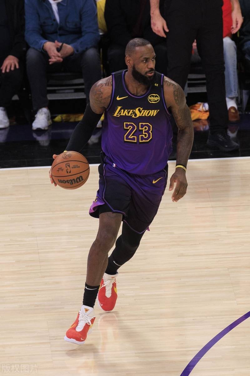 开云APP-湖人横扫马刺，詹姆斯轰下31分